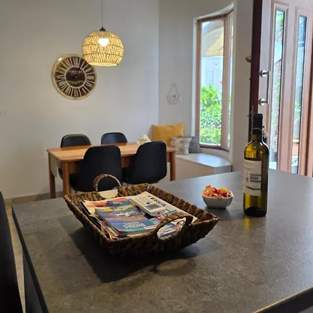 Charming Garden Apartament