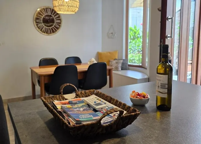 Charming Garden Apartament